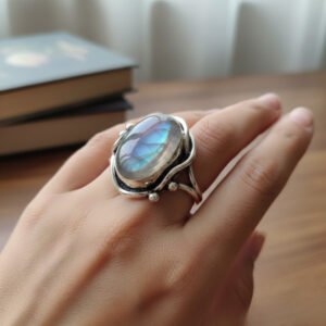 Rainbow Moonstone fine Silver Ring